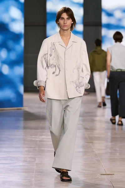 Look 28